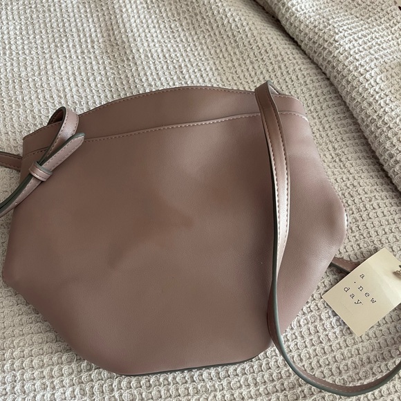 Brand new dusty rose color, bucket bag - Picture 3 of 3